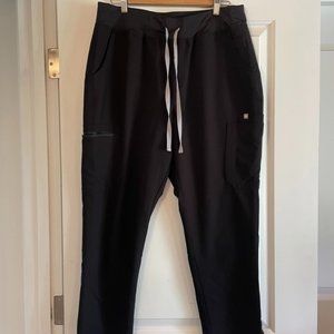 FIGS Yola petite XL -- color: Black